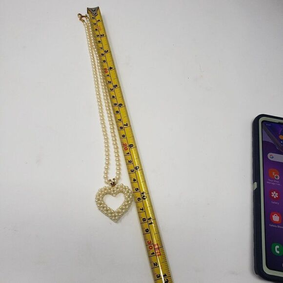 Vintage Signed Avon Faux Pearl Strand 3D Puffy Heart Pendant Princess Necklace - Picture 7 of 11